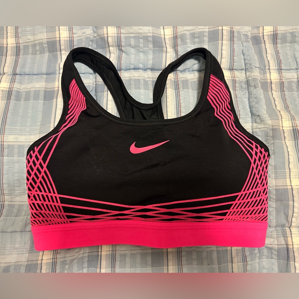 Nike Women's Black and Pink Graphic Sports Bra